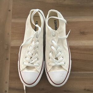 White Chuck Taylor All Star converse low tops, new women’s 8, men’s 6 eur 39